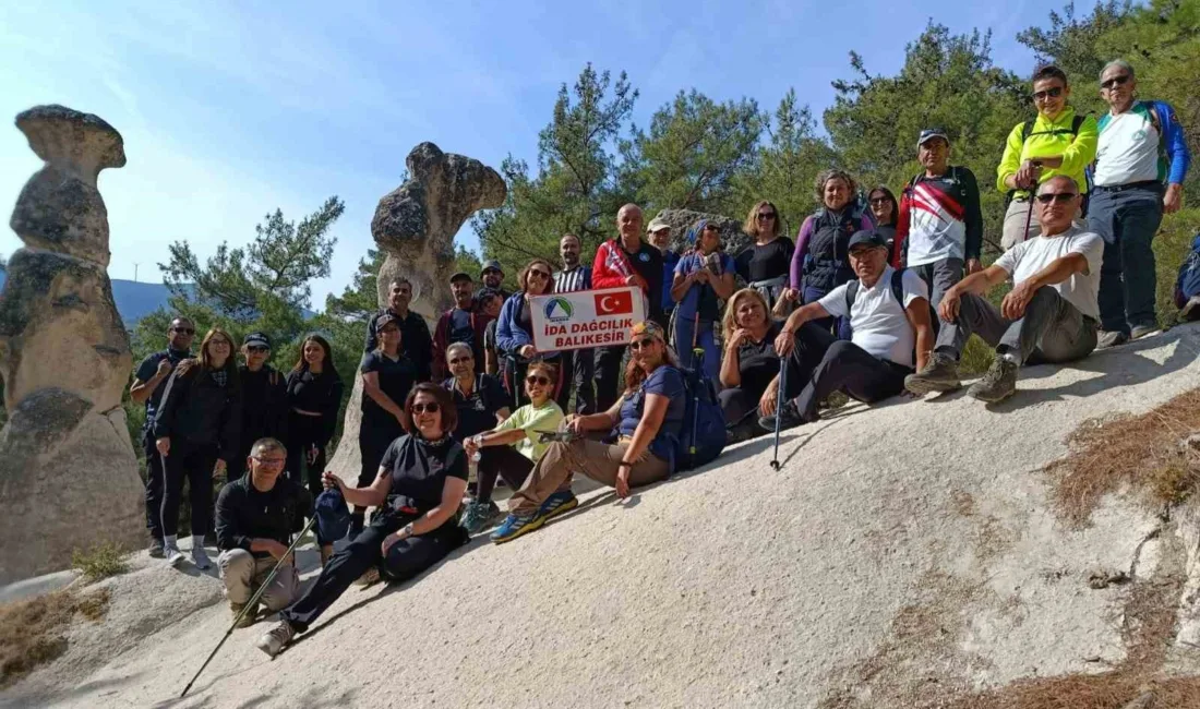 Balıkesir’in Savaştepe ilçesinde düzenlenen doğa yürüyüşü, sporu ve doğayı bir