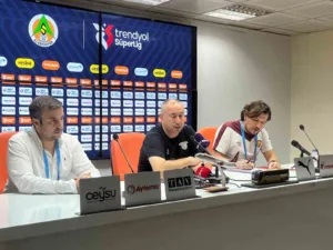 Göztepe Teknik Direktörü Stanimir Stoilov, Corendon Alanyaspor maçının ardından yaptığı