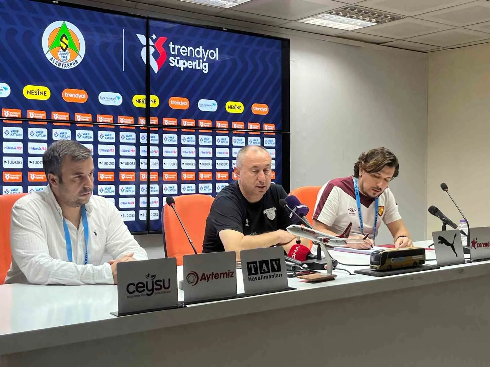 Göztepe Teknik Direktörü Stanimir Stoilov, Corendon Alanyaspor maçının ardından yaptığı