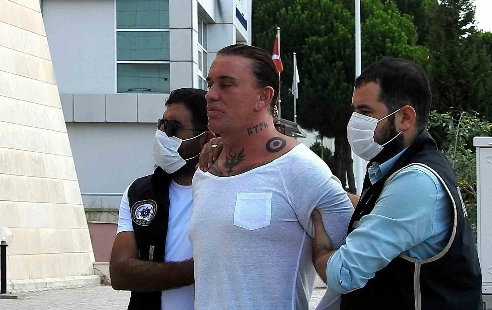 İzmir Cumhuriyet Başsavcılığı koordinesinde yürütülen soruşturma kapsamında gözaltına alınan organize