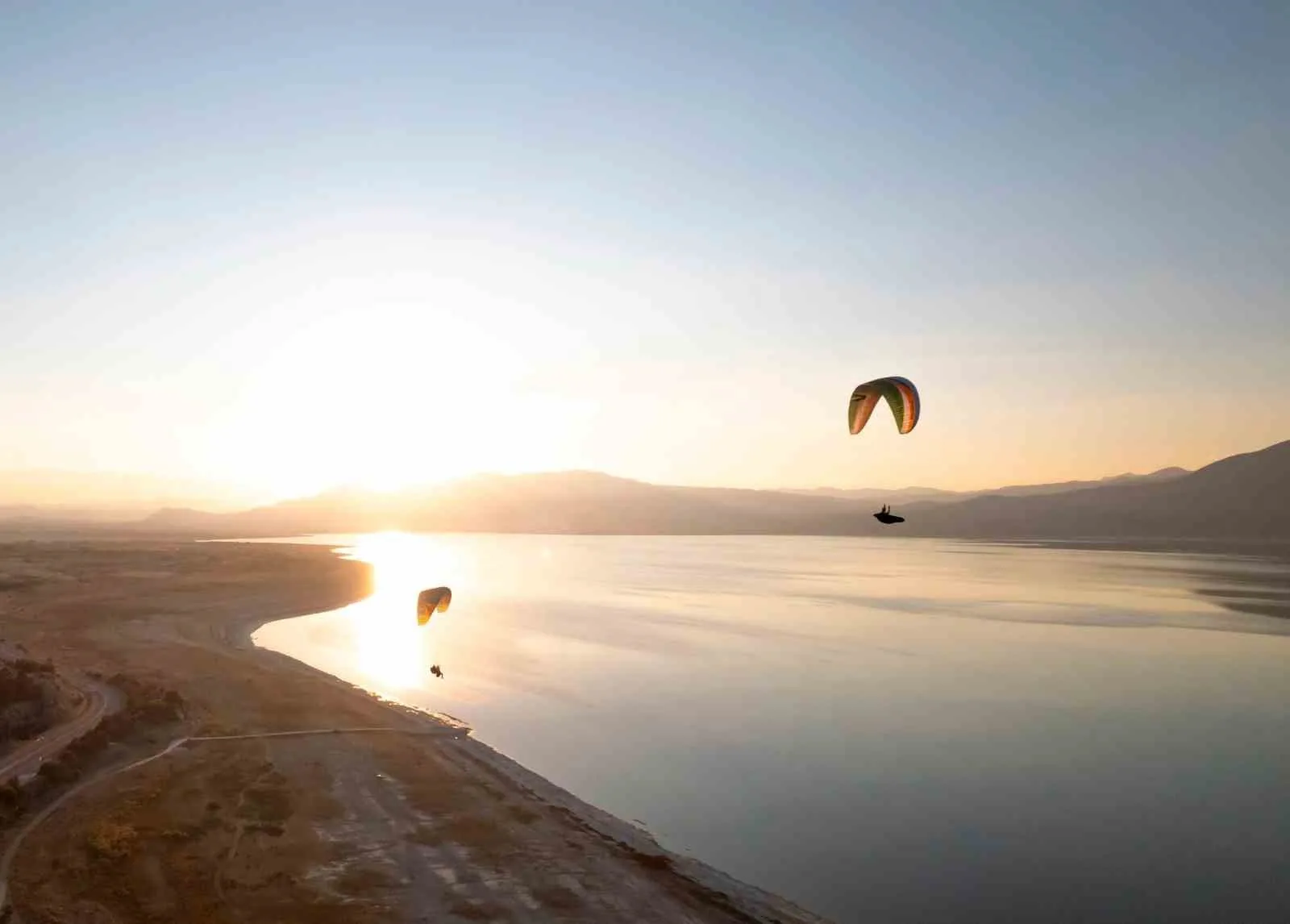 Uzun yıllardır suyunun çekilmesi problemiyle karşı karşıya olan Burdur Gölü’nün