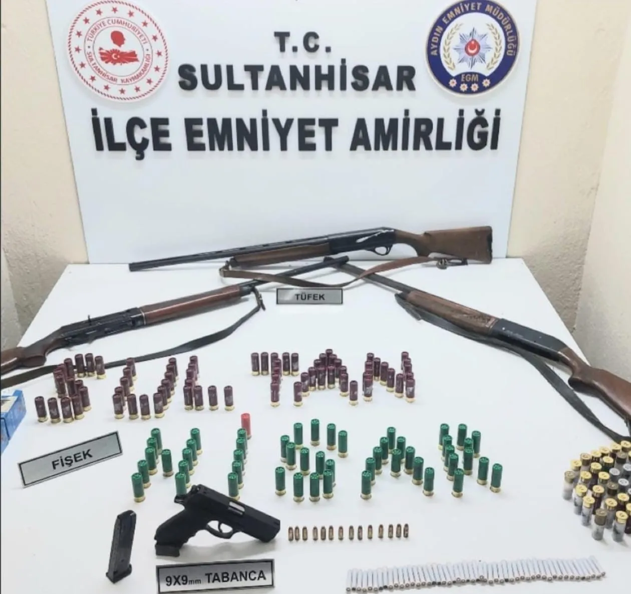 Aydın’ın Sultanhisar ilçesinde bir ikamete yapılan baskında 3 adet ruhsatsız