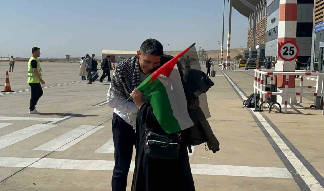 İsrail askerleri tarafından uluslararası sularda saldırıya uğrayıp alıkonulan küresel Sumud