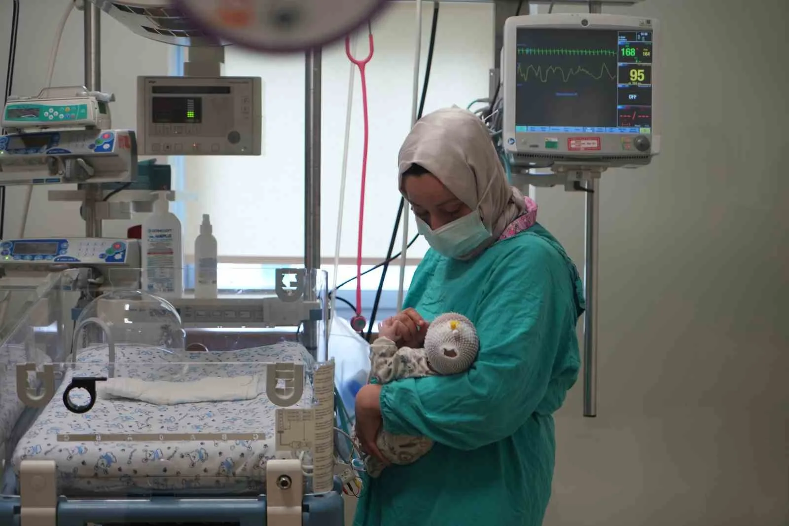 Suriye’de kalp damarları ters olarak dünyaya gelen Hamit el Salih