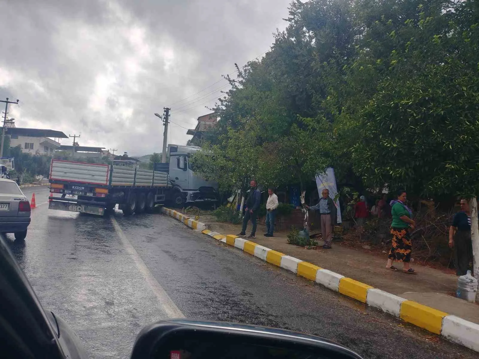 Aydın’ın Bozdoğan ilçesinde meydana gelen trafik kazasında sürücüsünün direksiyon hakimiyetini