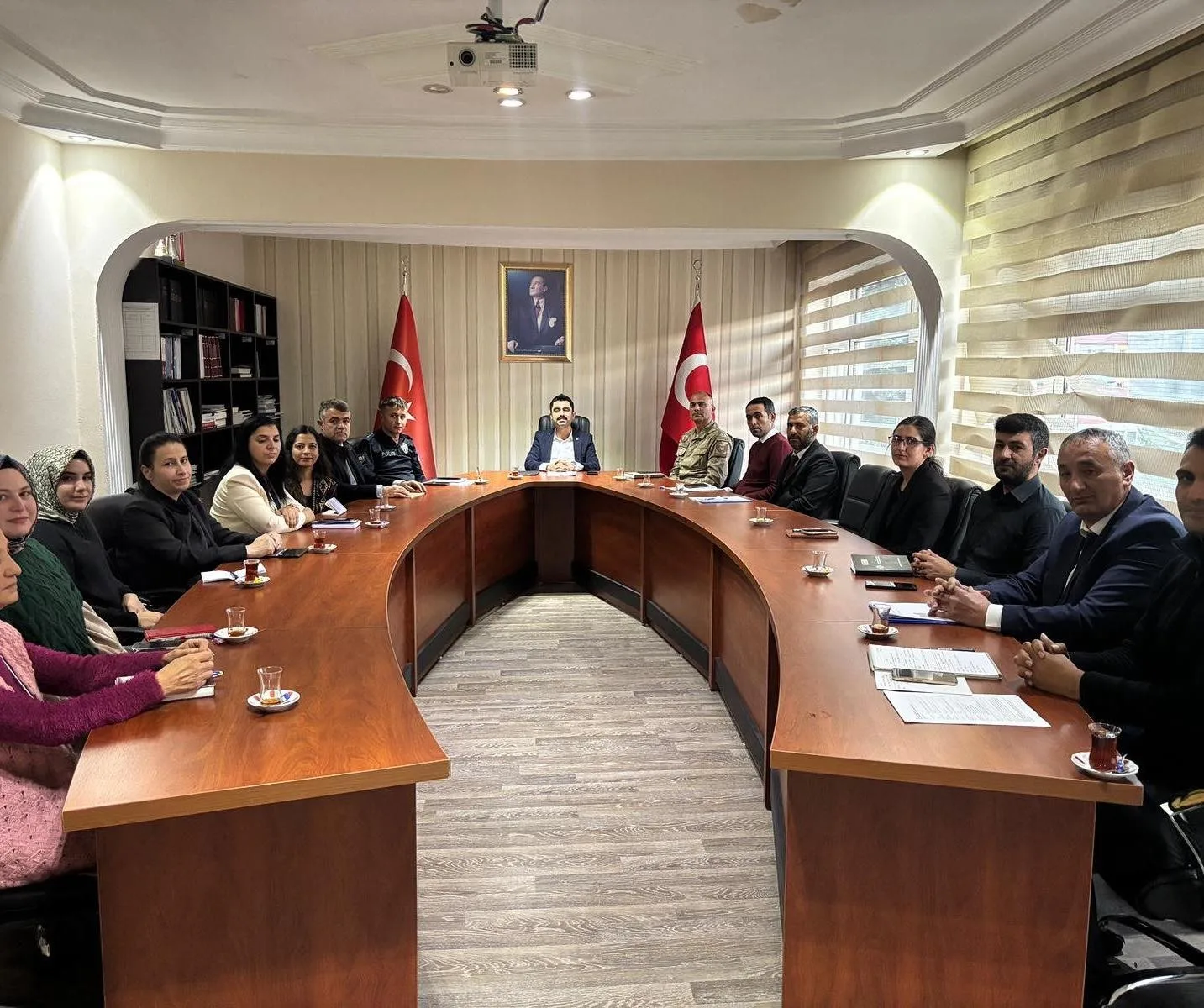 Susuz KaymakamI Muhammed Emin Tutal, ilçe kurum amirleriyle bir araya