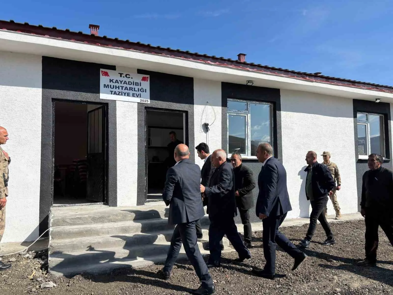 Susuz’da geçtiğimiz günlerce yapımı tamamlanan Taziye Evi’nin açılışı yapıldı. Kars’ın