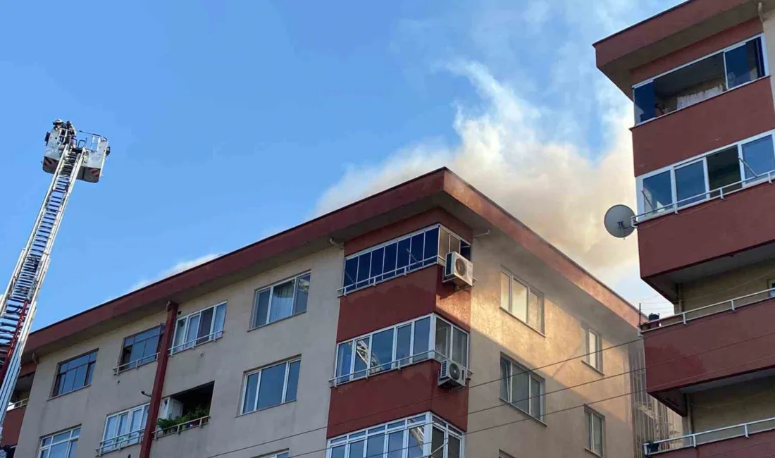Kocaeli’nin İzmit ilçesinde 7 katlı binanın çatısında tadilat sırasında yangın