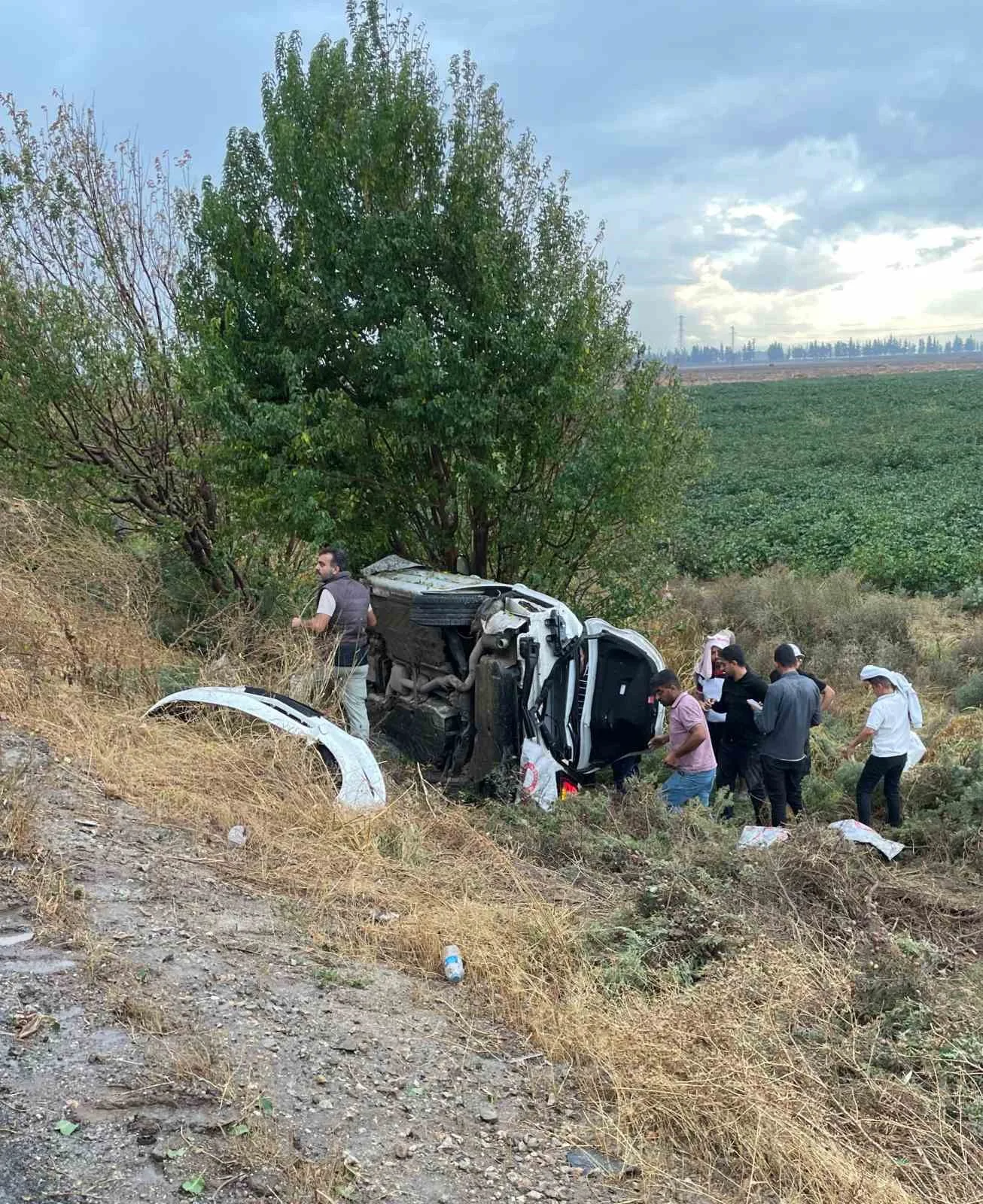 Hatay’ın Reyhanlı ilçesinde tırla çarpışıp takla atan otomobilin sürücüsü, hastanede