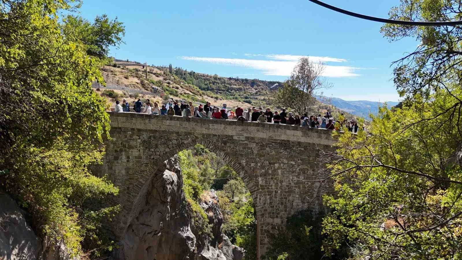 Kahramanmaraş’ta öğretmenler, yeni döneme Tarihi Süleymanlı gezisi ile başlayarak bölgenin