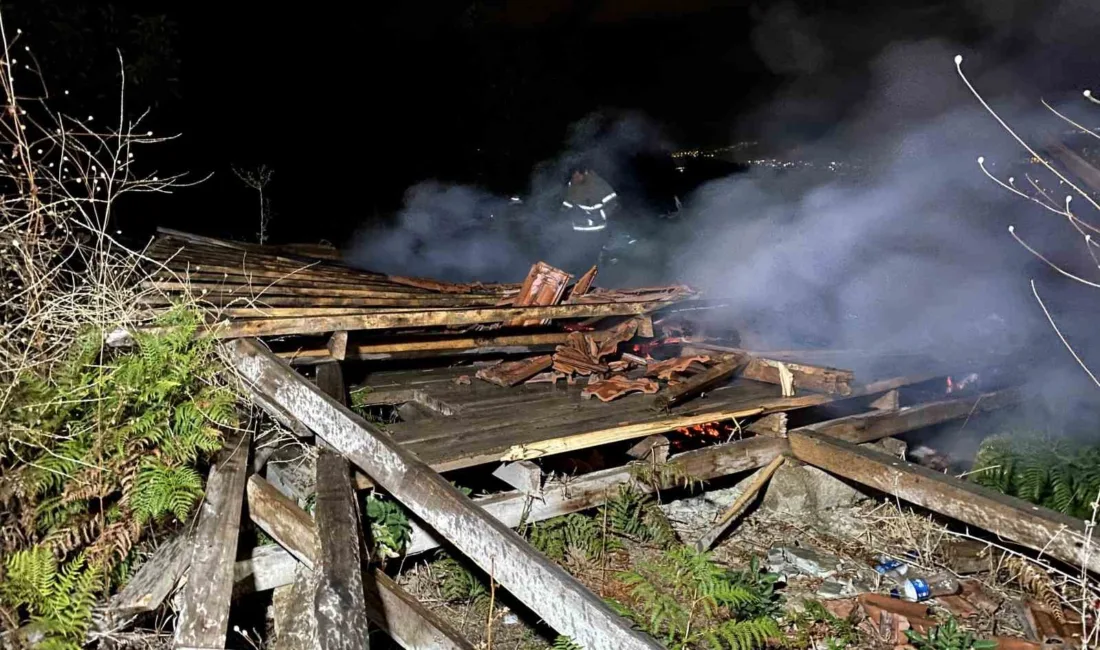 Bursa’nın İnegöl ilçesinde tarladaki 2 baraka alev alev yandı. Yangın
