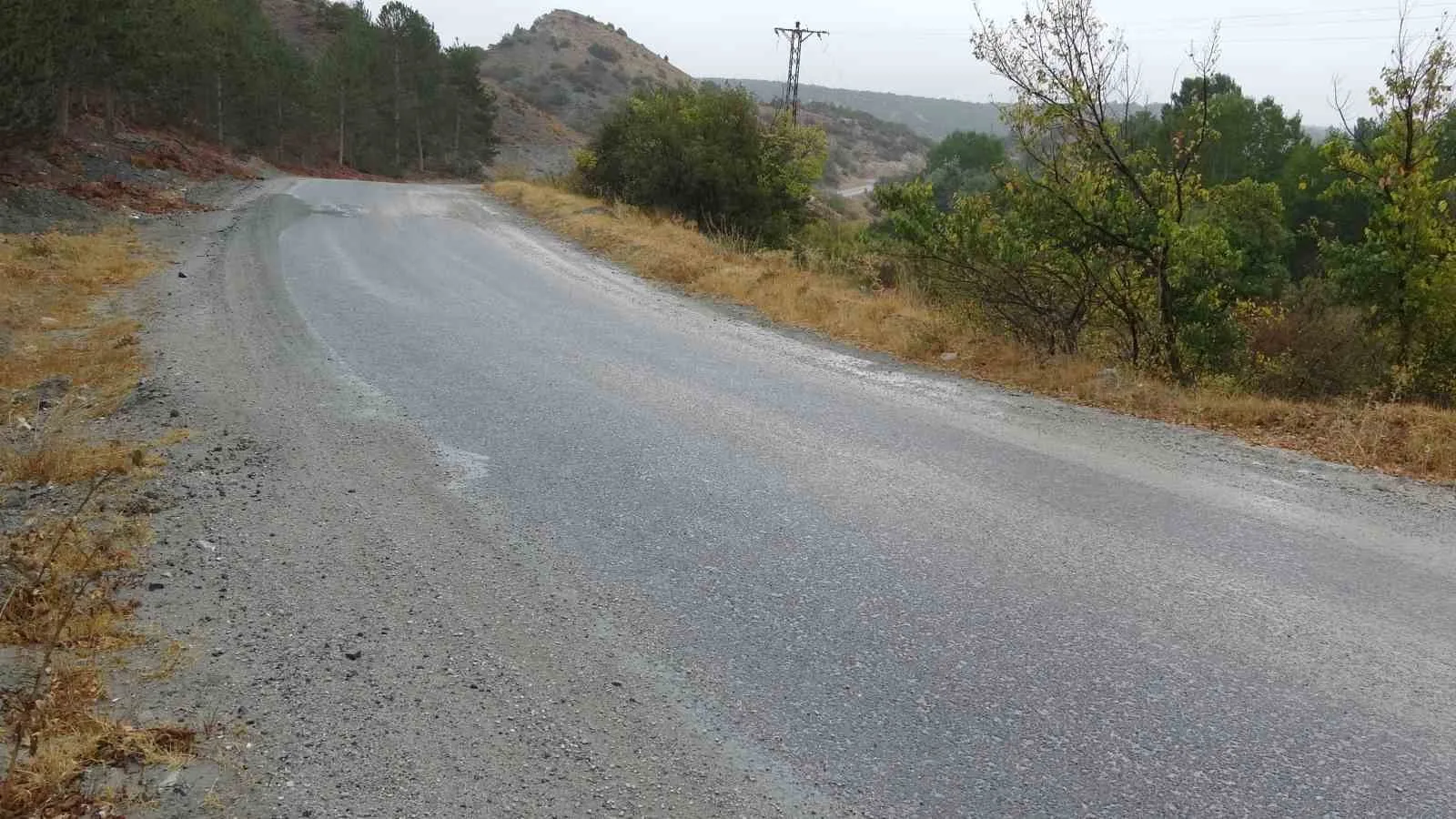 Kütahya merkeze bağlı Ahmetoluğu köyünün 18 haneli Beşdeğirmenler Mahallesi sakinleri,