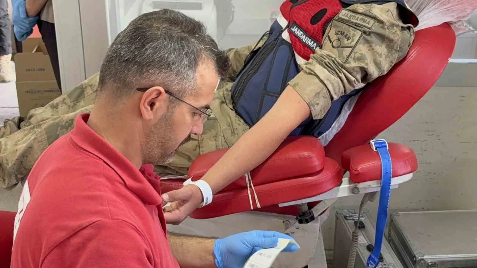 Bitlis’in Tatvan İlçe Jandarma Komutanlığına bağlı personel ve güvenlik korucuları,