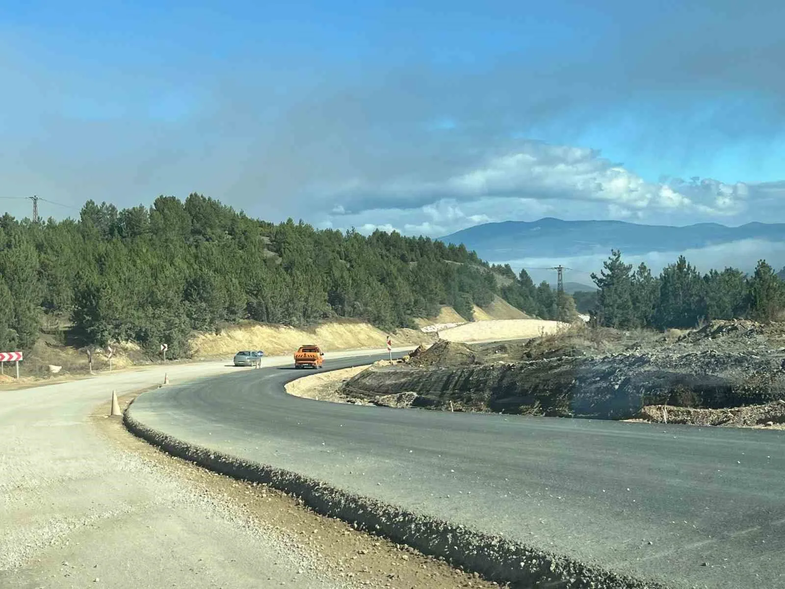 AK Parti Kütahya Milletvekili Mehmet Demir, Tavşanlı-Domaniç Devlet Yolu’nda yapımı