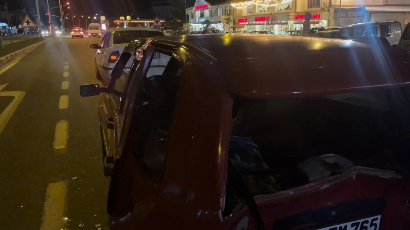 Kütahya’nın Tavşanlı ilçesinde meydana gelen zincirleme trafik kazasında 4 araç