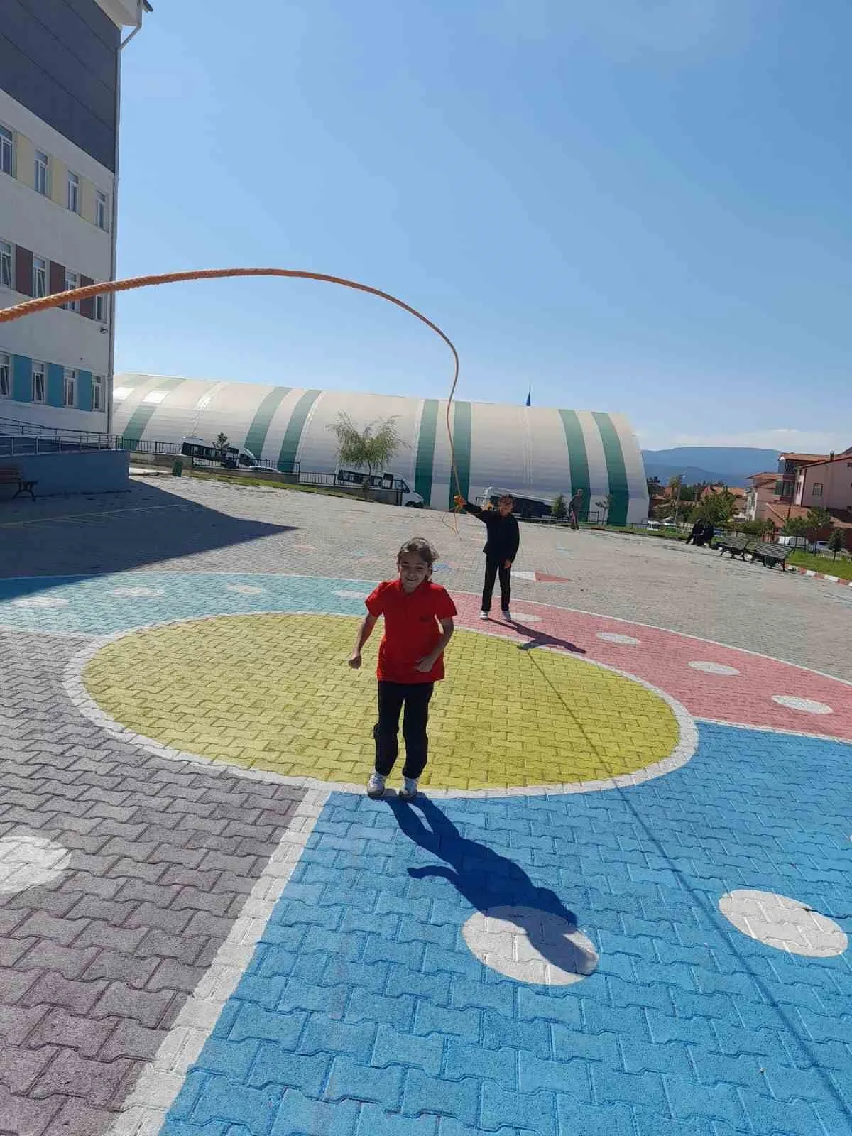 Kütahya’nın Tavşanlı ilçesinde öğrenciler derste öğrendiklerini oyunlarla pekiştiriyor. Tavşanlı Bağlık