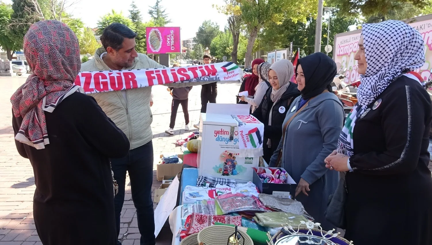 Kütahya’nın Tavşanlı ilçesinde, Gazze’deki savaş mağduru halk ve özellikle çocuklar