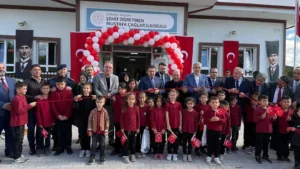 Kütahya’nın Tavşanlı ilçesine bağlı Kayaarası köyünde yapımı tamamlanan Şehit Öğretmen