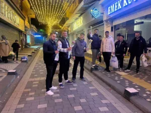 Kütahya’nın Tavşanlı ilçesinde Uzun Çarşı esnafından “her gün sevgili günü”