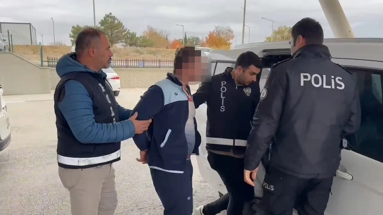 Tekirdağ’ın Muratlı ilçesinde anne ve babasını bıçaklayarak öldürdüğü, amcası, yengesi