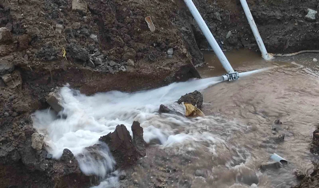 Tekirdağ’ın Süleymanpaşa ilçesinde bir kepçe yolda kazı çalışması yaparken içme