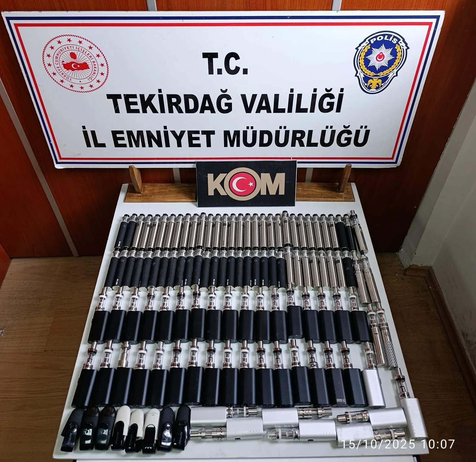 Tekirdağ’da yürütülen operasyonlarda çok sayıda kaçak ürün ele geçirilirken, 20