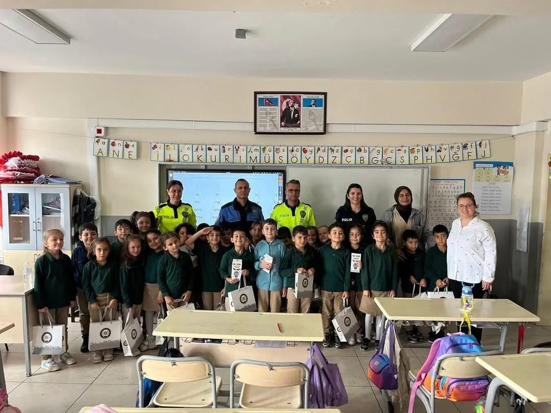 Tekirdağ İl Emniyet Müdürlüğü ekipleri, Marmaraereğlisi’nde ilkokul öğrencilerine trafik kuralları