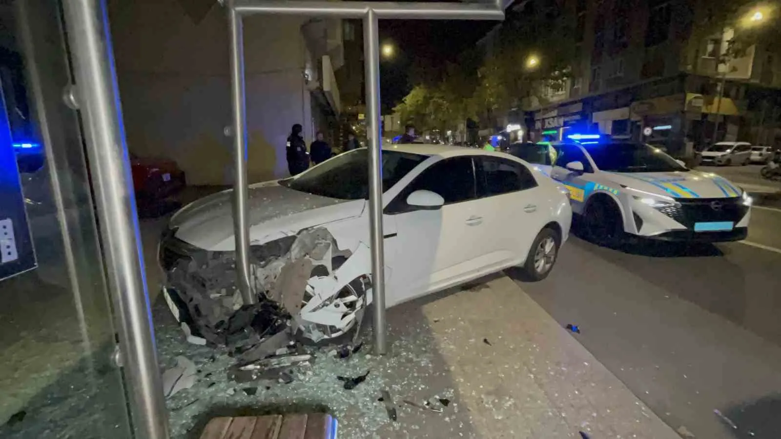 Tekirdağ Çorlu’da polisin ‘dur’ ikazına uymayan alkollü sürücünün kullandığı otomobil,