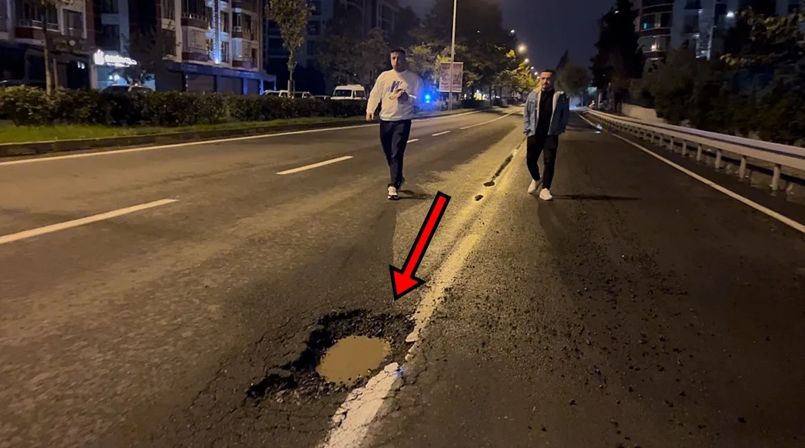 Tekirdağ’ın Çorlu ilçesinde bir bulvardaki çukura dalan otomobilde maddi hasar