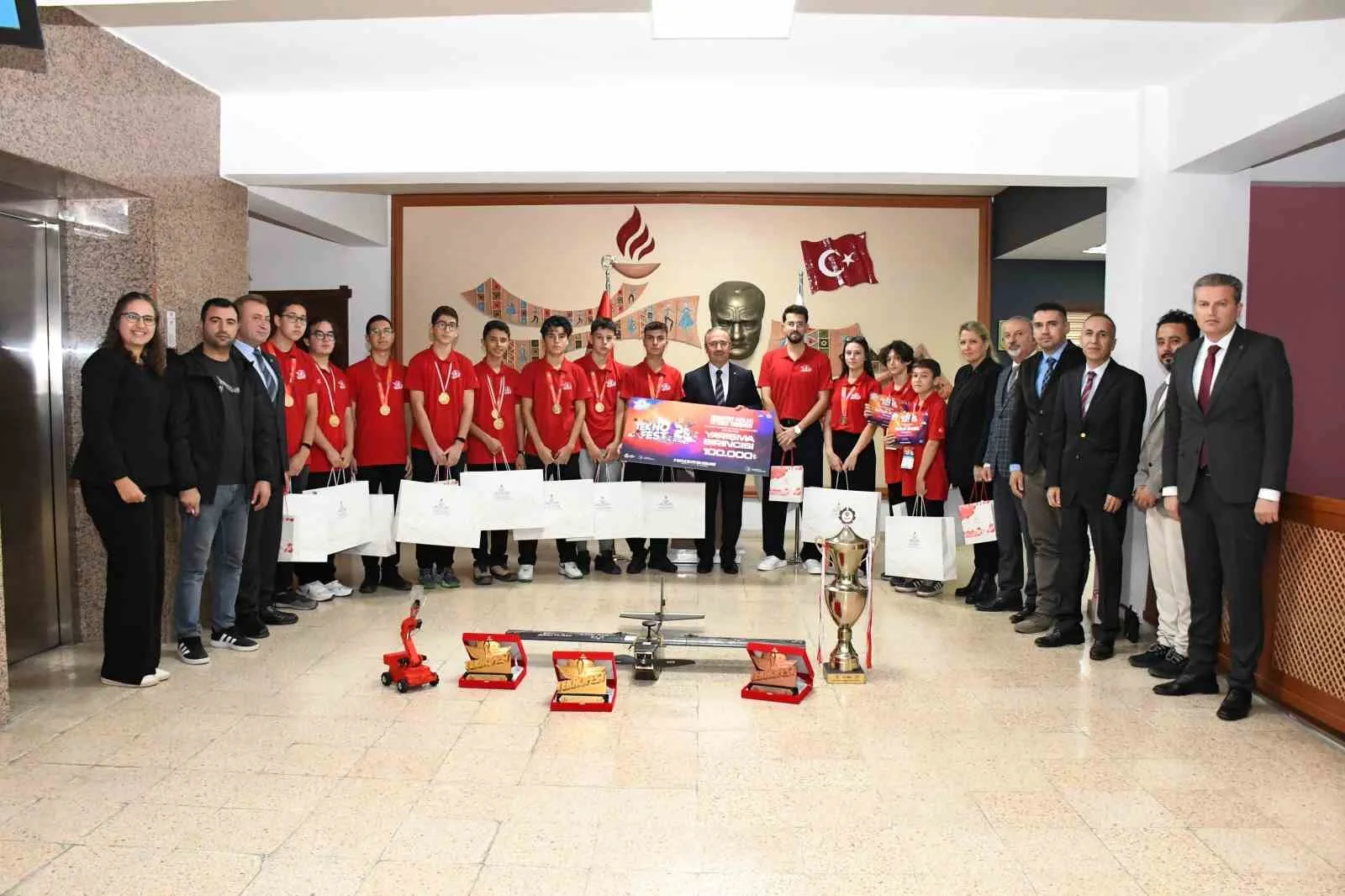 TEKNOFEST İstanbul yarışmalarına Eskişehir’den katılarak derece elde eden öğrenciler, İl