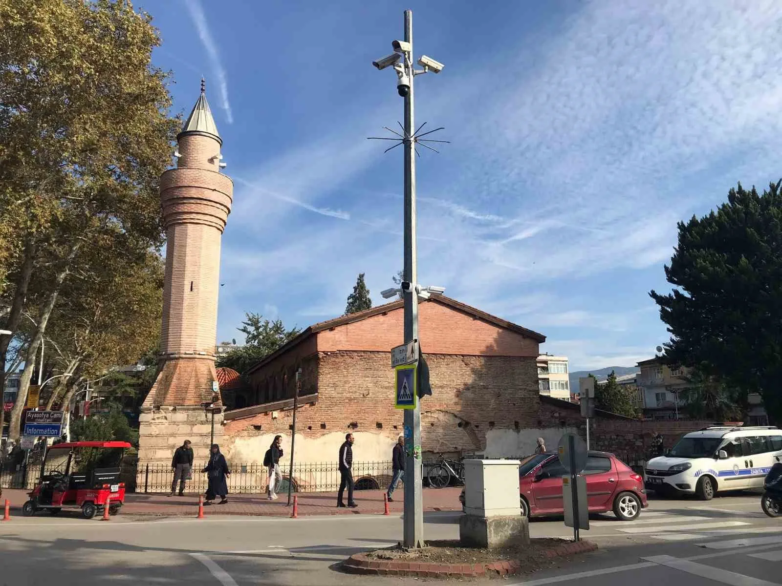 Bursa’nın İznik ilçesinde 602 yıllık tarihi caminin minaresi sapasağlam dururken