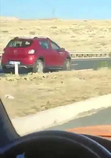 Denizli’de bir sürücünün çevre yolunda ters yönde ilerleme anı, başka