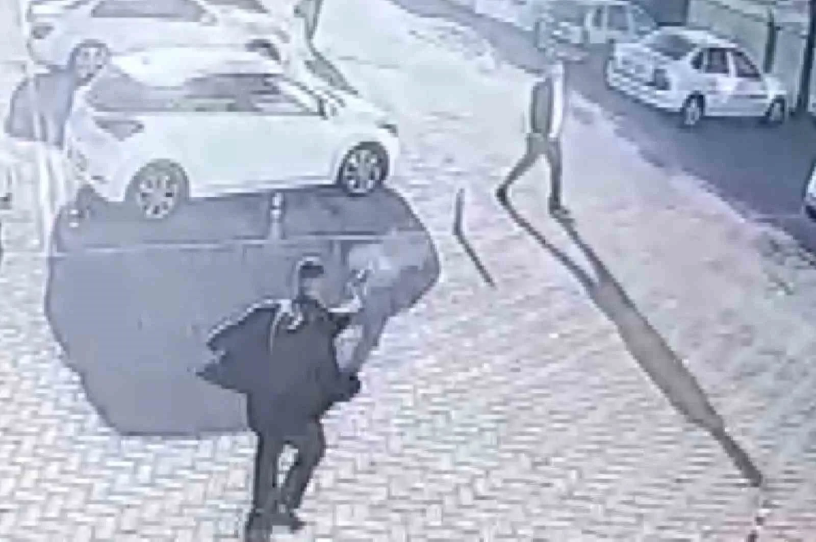 Aksaray’da otobüs firması sahibine yönelik gerçekleştirilen silahlı saldırının altından yakalanan