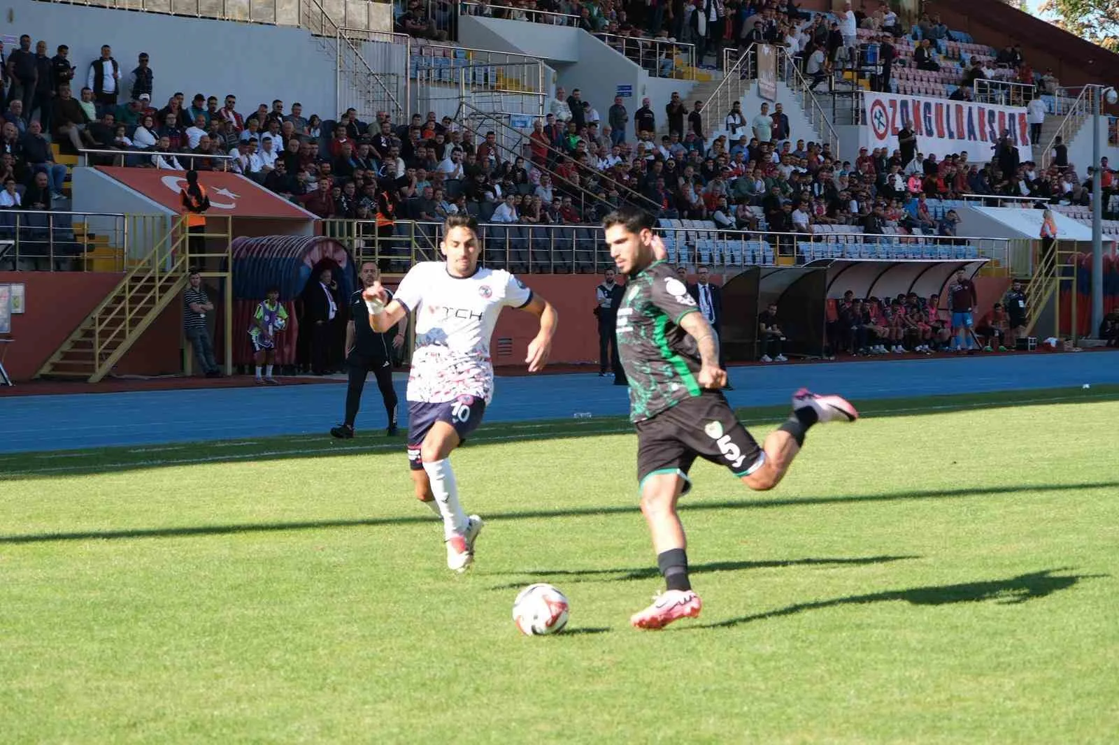 TFF 3. Lig 3. Grup 5. hafta maçında Zonguldakspor sahasında