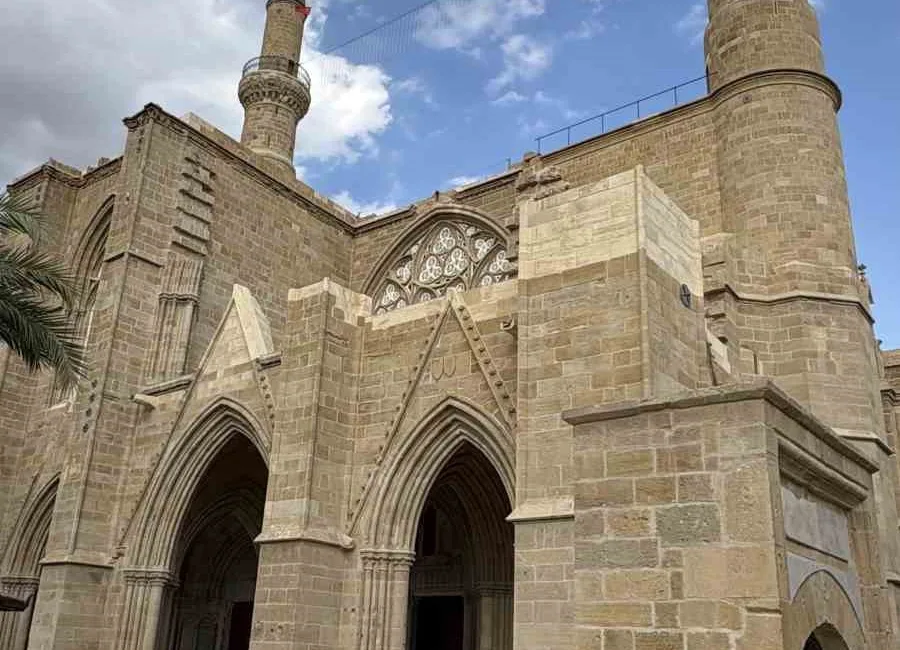 Türkiye ile KKTC arasında güçlü bir hava köprüsü kuran Türk