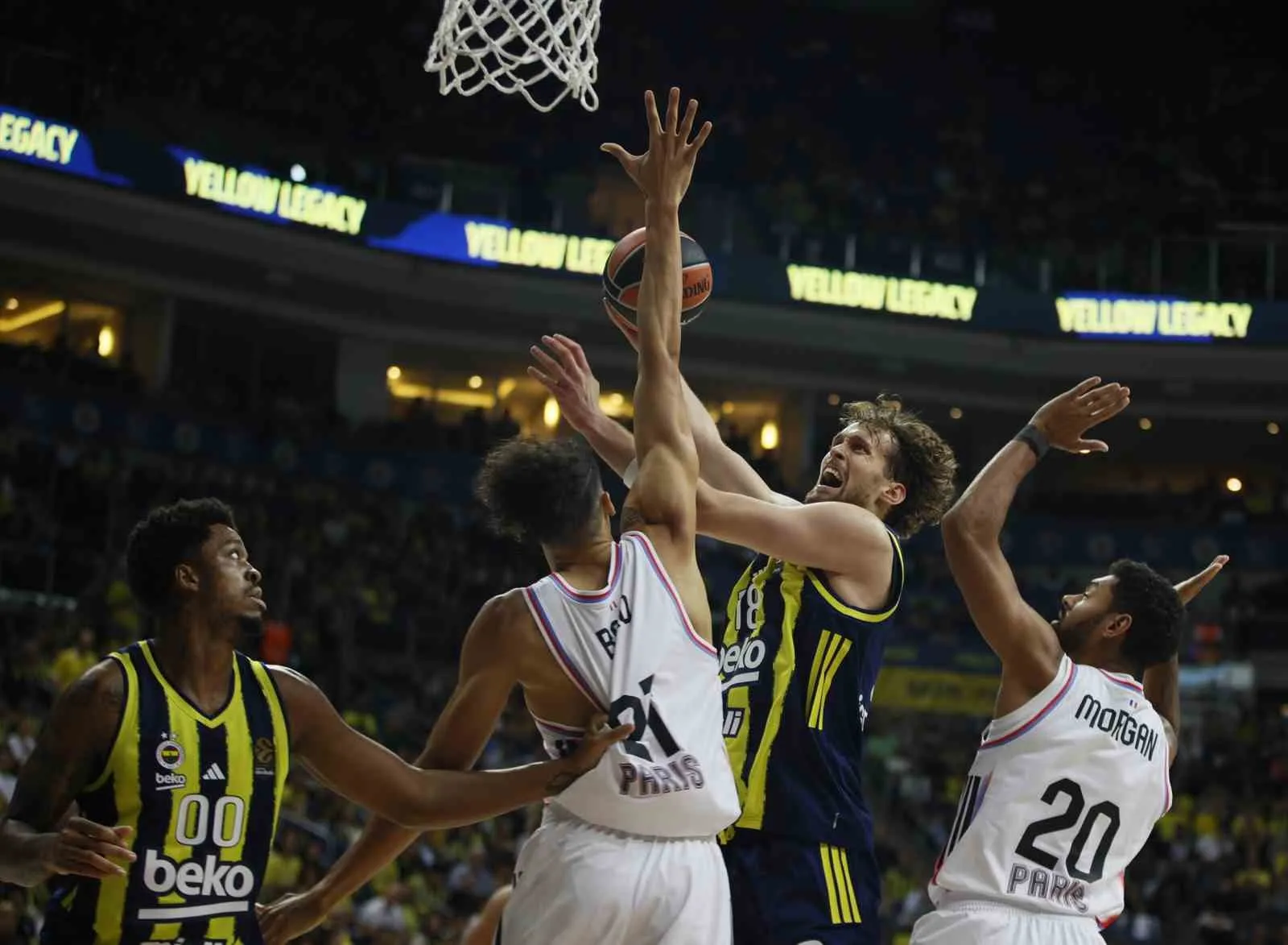 Geçtiğimiz sezonun şampiyonu Fenerbahçe Beko, Euroleague 2025-26 sezonu ilk maçında