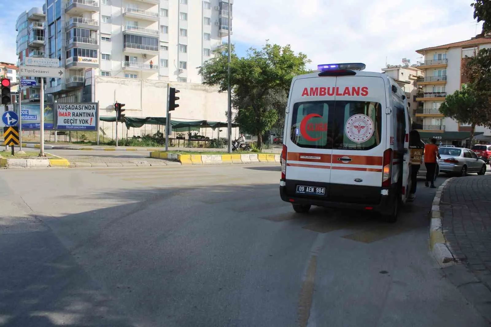 Aydın’ın Efeler ilçesinde ticari araç ile motosikletin çarpışması sonucu meydana