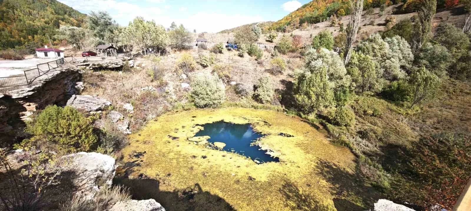 Sivas’ın Doğanşar ilçesindeki Dipsizgöl sonbahar güzelliğiyle mest ediyor. Sivas’a 82