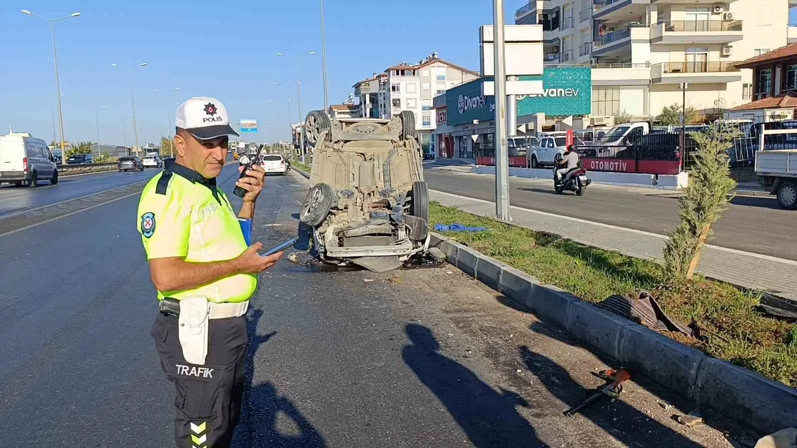Antalya’da tır ile çarpışıp takla atan hafif ticari aracın sürücüsü