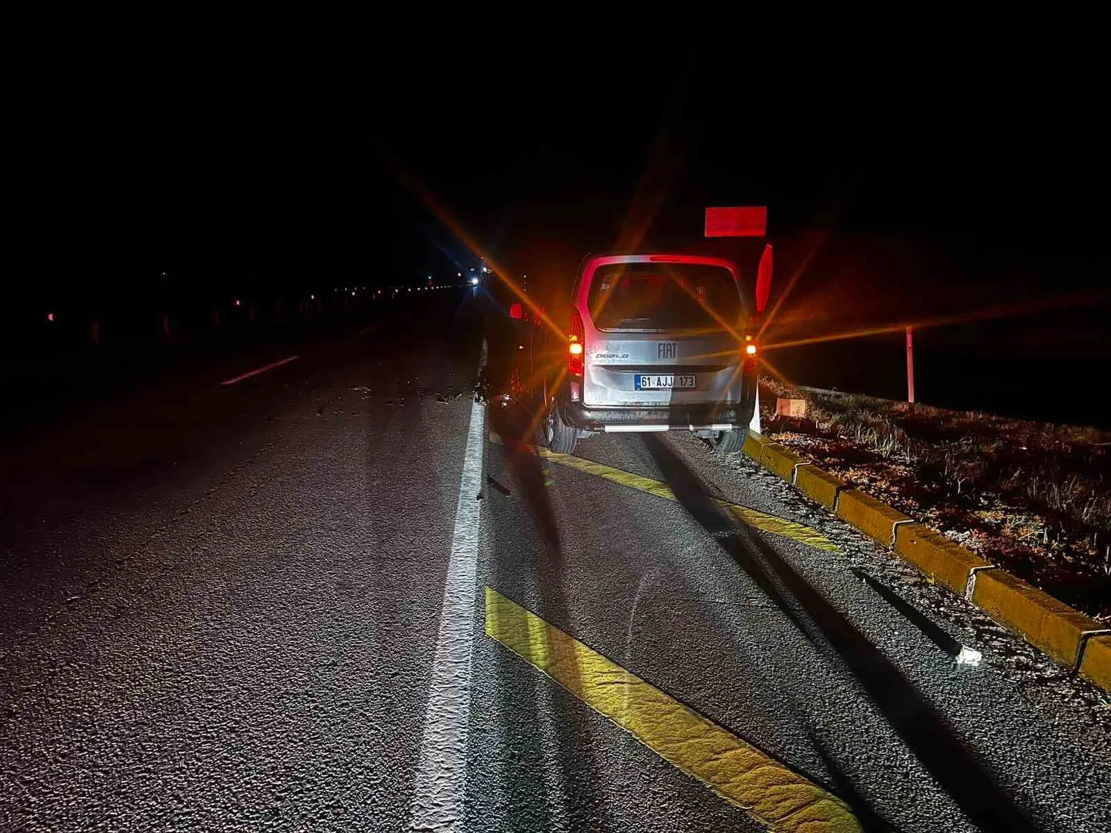 Afyonkarahisar’da tır ile hafif ticari aracın çarpıştığı kazada 2 kişi