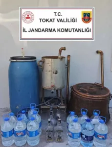 Tokat’ta jandarma ekiplerince düzenlenen operasyonlarda 292 litre kaçak içki ele
