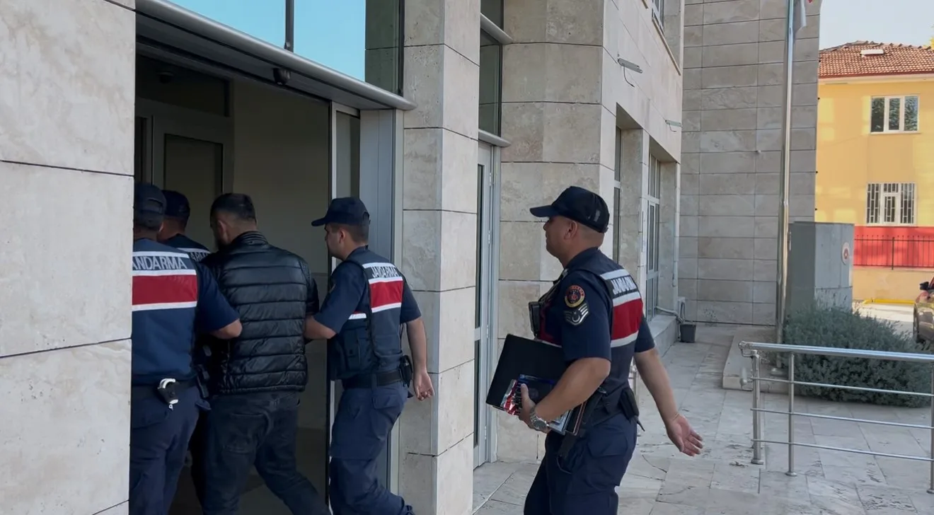 Tokat’ın Erbaa ilçesinde jandarma ekipleri tarafından düzenlenen uyuşturucu operasyonunda 260