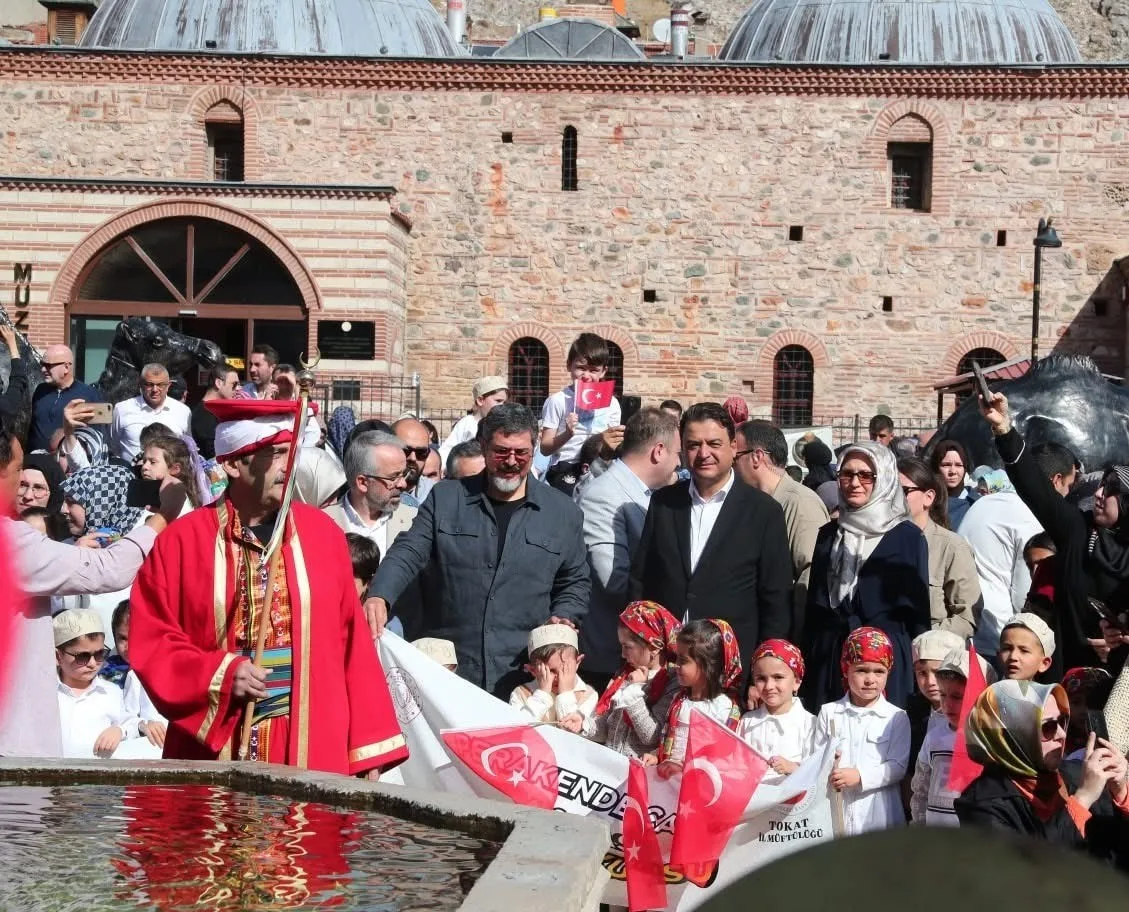 Tokat’ta Osmanlı geleneği “Âmin alayı” mehteran yürüyüşü, geleneksel gösteriler ve