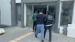 Tokat’ta Narkotik ekiplerinin düzenlediği operasyonda sentetik ecza hap ele geçirilirken