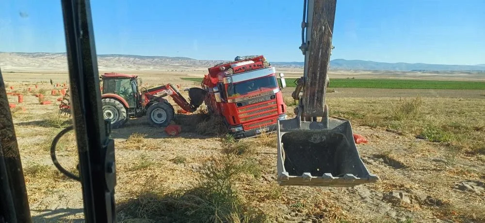 Eskişehir’de yaklaşık 22 ton soğan taşıyan bir tır ürün almak