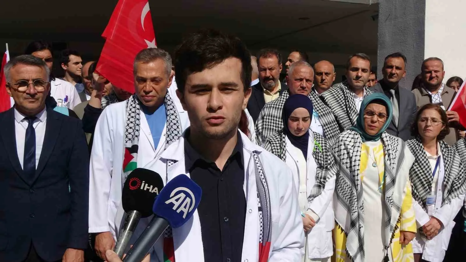 Karadeniz Teknik Üniversitesi (KTÜ) Farabi Hastanesi önünde düzenlenen “Hayat Kurtaran