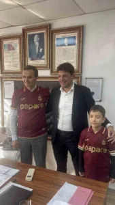 Trabzonlular Federasyonu Başkanı İsmail Turgut Öksüz ve Üni TS ekibi,