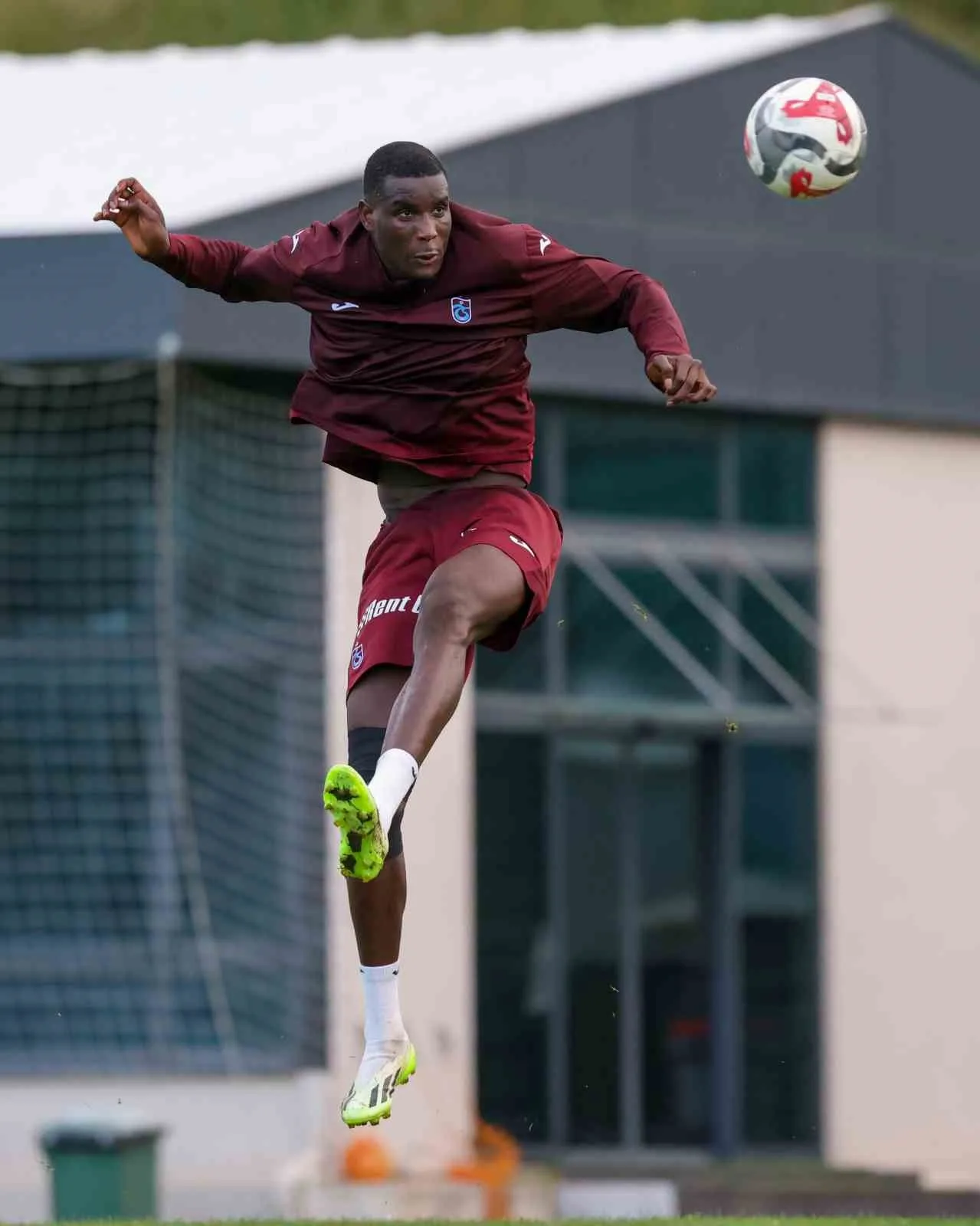 Trabzonspor, Trendyol Süper Lig’de attığı 6 kafa golü ile bu