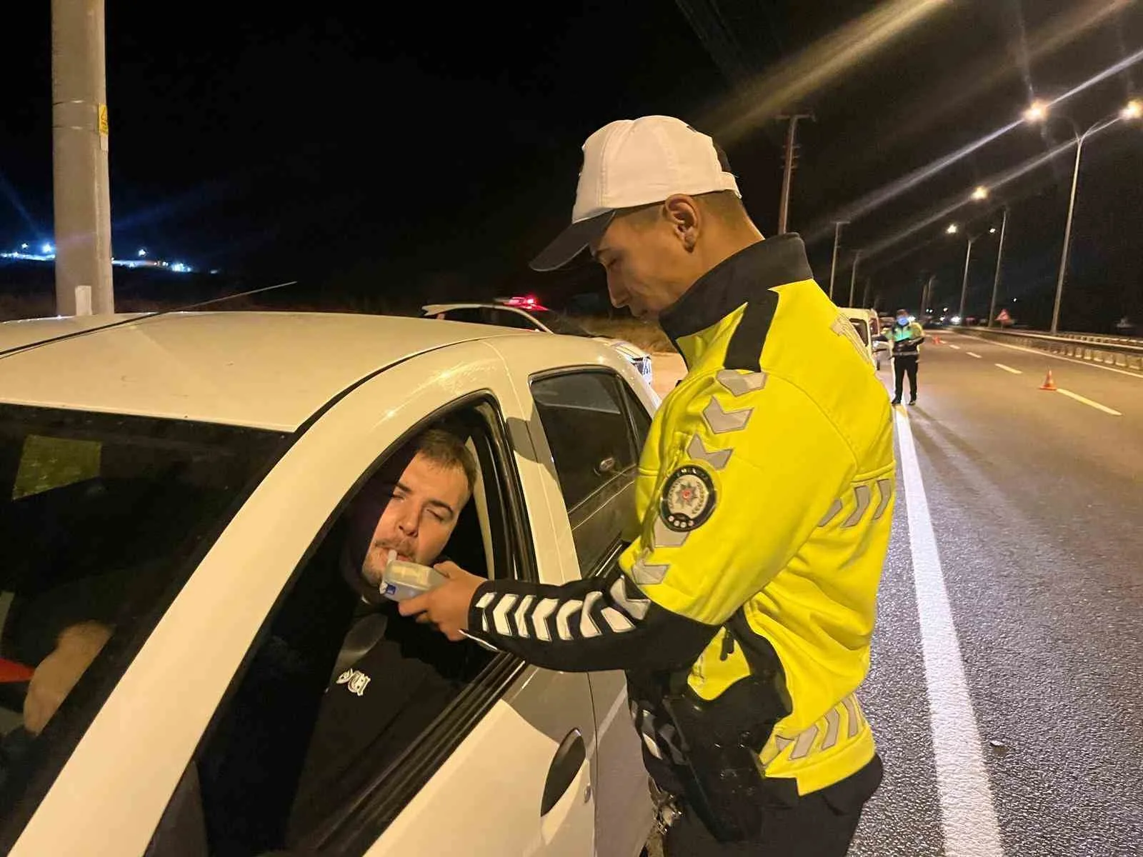 Kütahya’nın Tavşanlı İlçesi’nde polis ekiplerince, trafik güvenliğini artırmak ve alkollü