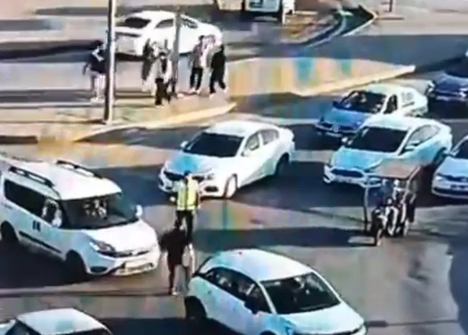 Kahramanmaraş’ta kendisini durdurmak isteyen polise sopayla saldıran şahıs tutuklandı. O